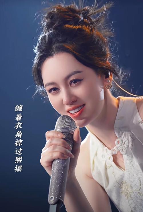 嘴角上扬30度和45度微笑_嘴角上扬微笑显魅力
