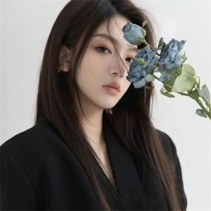 成熟且有深度的头像女_成熟气质女性头像，简约耐看显内涵