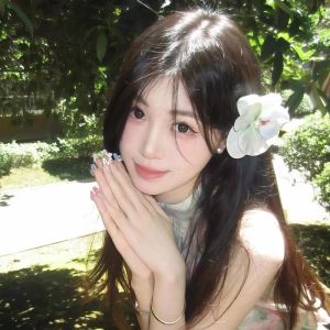 头像女冷淡风_酷高级，社交平台都出彩