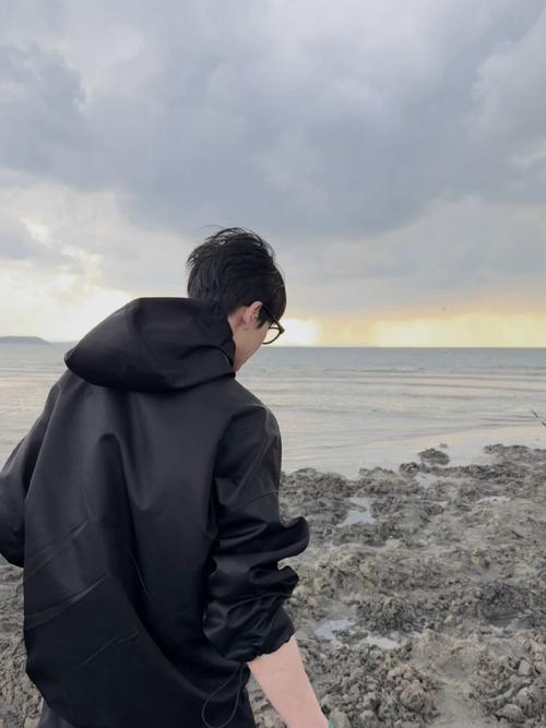 男生背影图片大全_超帅男生背影，男人味十足！