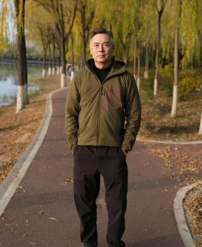 60岁男士照片大全_60岁男士照，见证岁月变化与人生气质