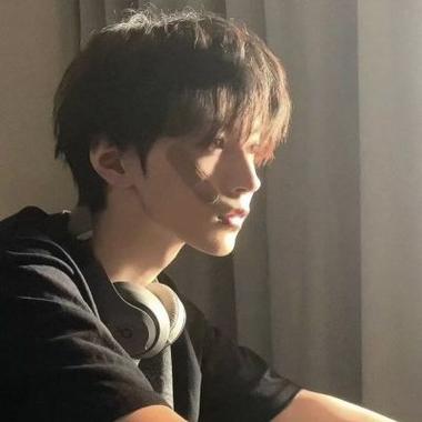 男生真人高冷头像_真人高冷头像，深邃有距离感，超吸睛！