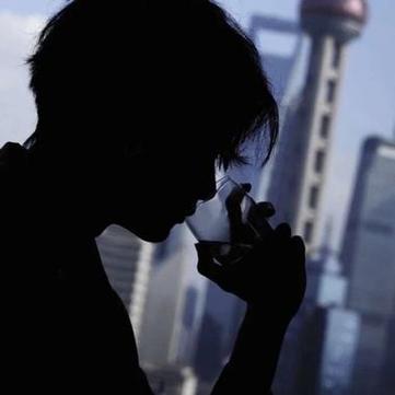 孤独抑郁的头像_孤独无助，谁懂他的心？