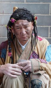 乞丐衣服搞笑图片_夸张又接地气的网络流行图