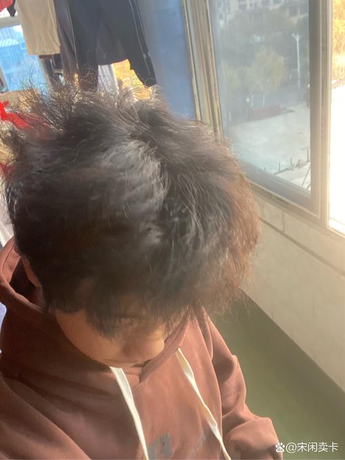 头发一团乱的搞笑图片_疯玩派对发型，笑喷！