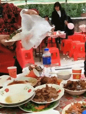 酒席打包搞笑动图_搞笑酒席打包剩饭动图