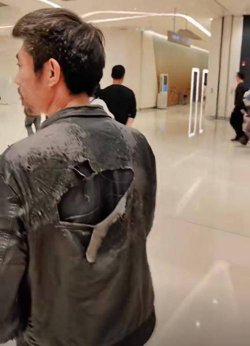 破衣烂衫搞笑图片_搞笑图太逗了！又气又笑！