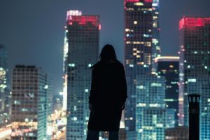 一个人独处图片_窗边静享阳光好时光