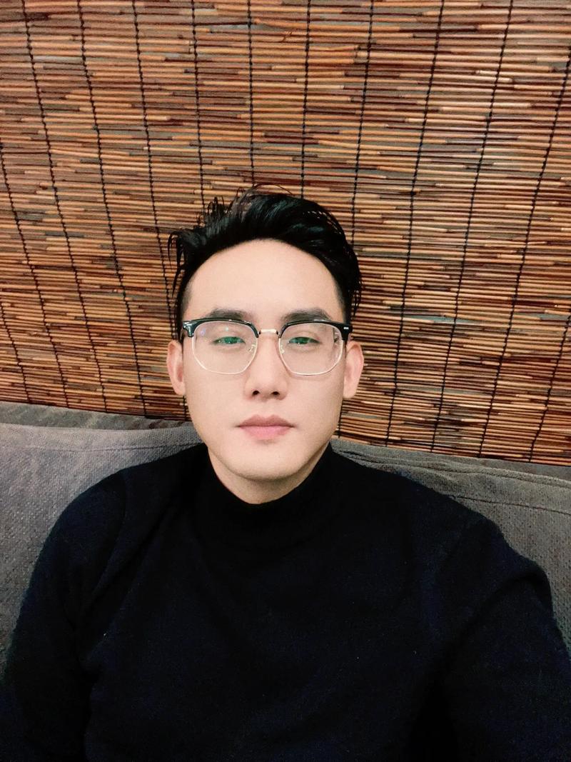 35岁男性生活照_35岁男人自然生活照，自信微笑显成熟