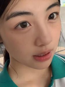 素颜真实美女图片_素颜女孩也好看，自信最美！