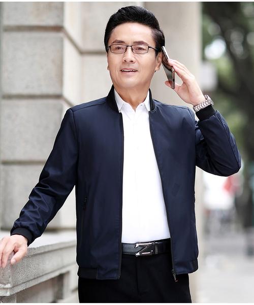 40一50岁沉稳男人图片_稳重有魅力，特靠谱让人放心