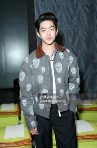 屈楚萧公开自己的尺寸截图_屈楚萧发穿衣服尺寸图，帅气照片引关注，网友热议想对他说啥？